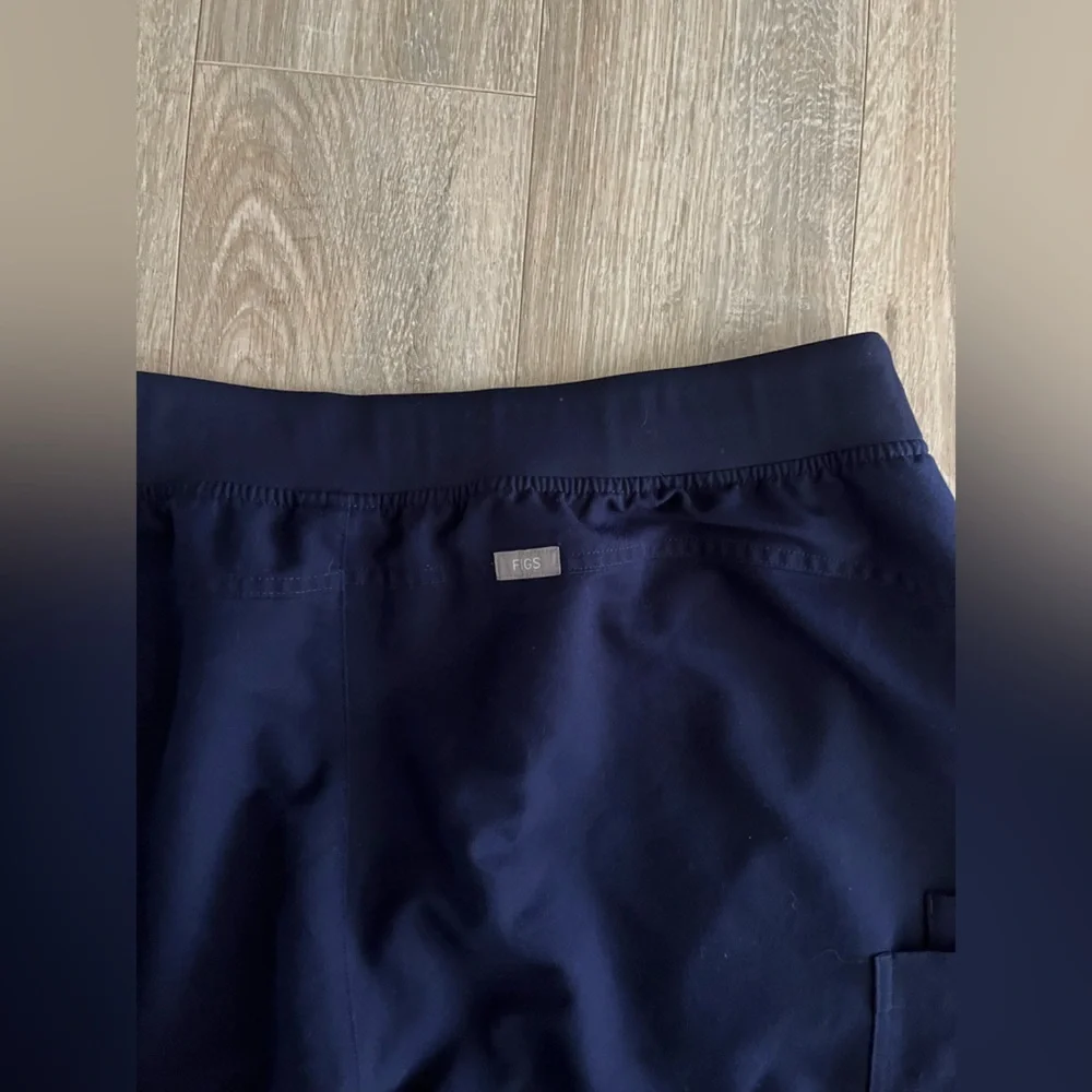 FIGS Women’s Kade Cargo Scrub Pants Navy - 3X Petite - Picture 6 of 6